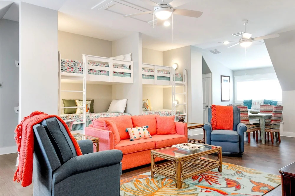 New Listing! Brand-new All-suite Poolside Oasis 3 Bedroom Townhouse