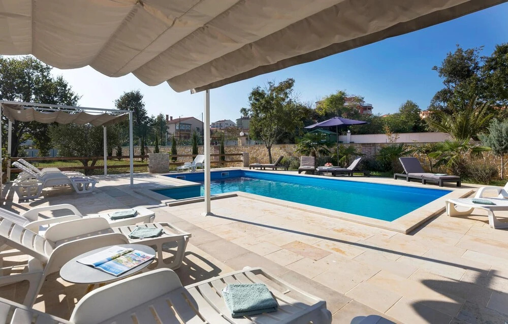 Amazing Apartment in Liznjan With 2 Bedrooms, Wifi and Outdoor Swimming Pool