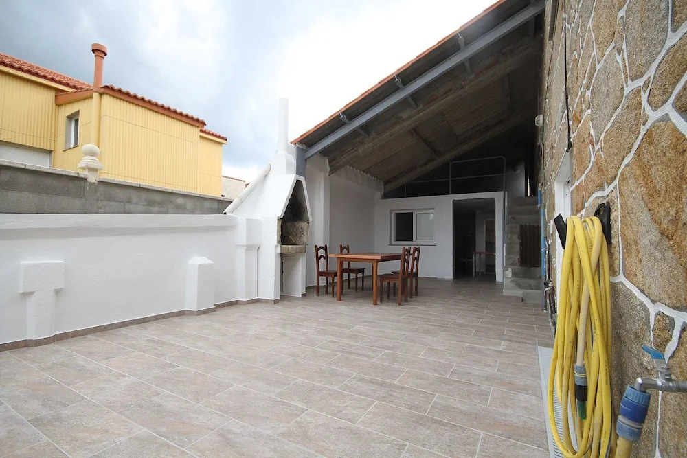 House - 5 Bedrooms with Sea views - 107775