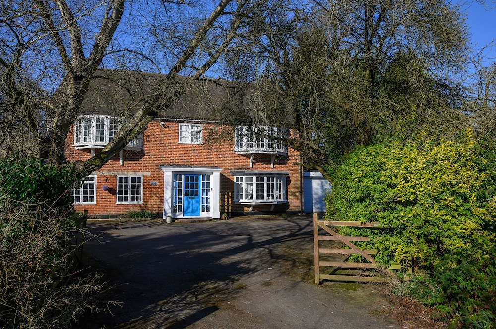 Charming Country House Near Henley-On-Thames