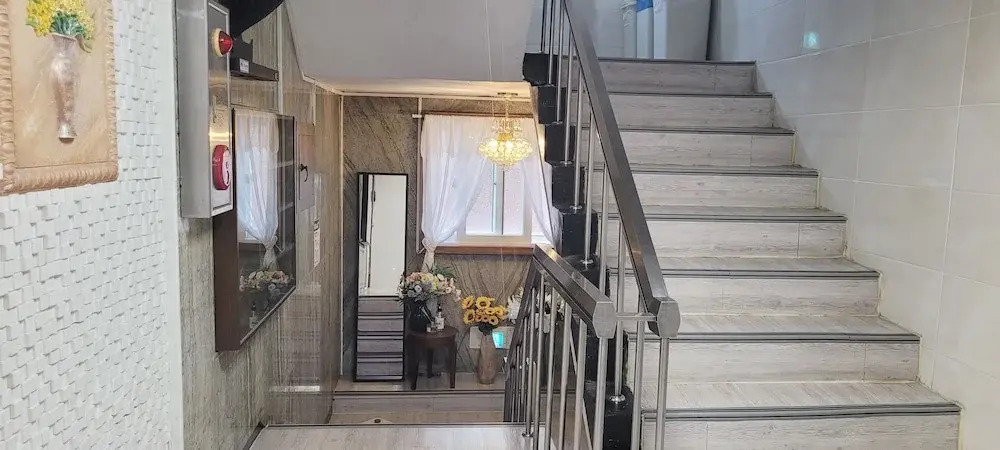Sweet House Seoul, Line 2 & 5 - Direct to Hongdae Gangnam