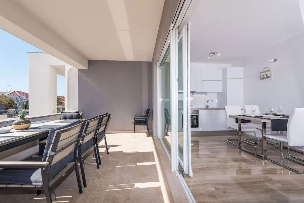 Apartments with pool Villa Zora