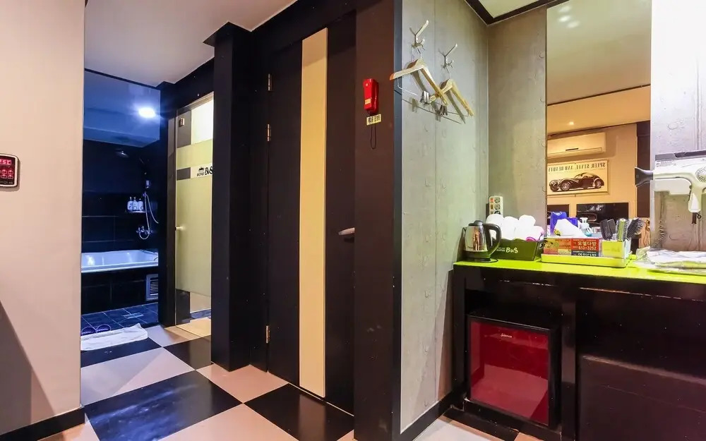 Bus Hotel