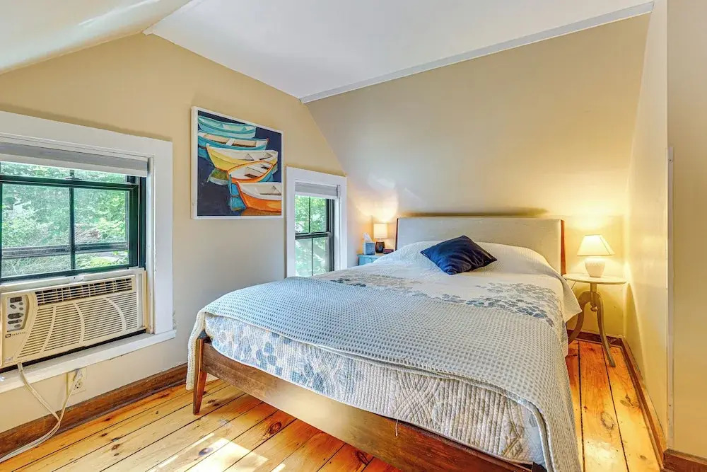 Charming Cottage w/ Patio, Walk to Boothbay Harbor