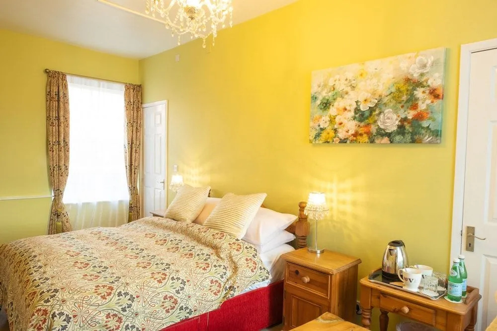The Tudor Rose Hotel