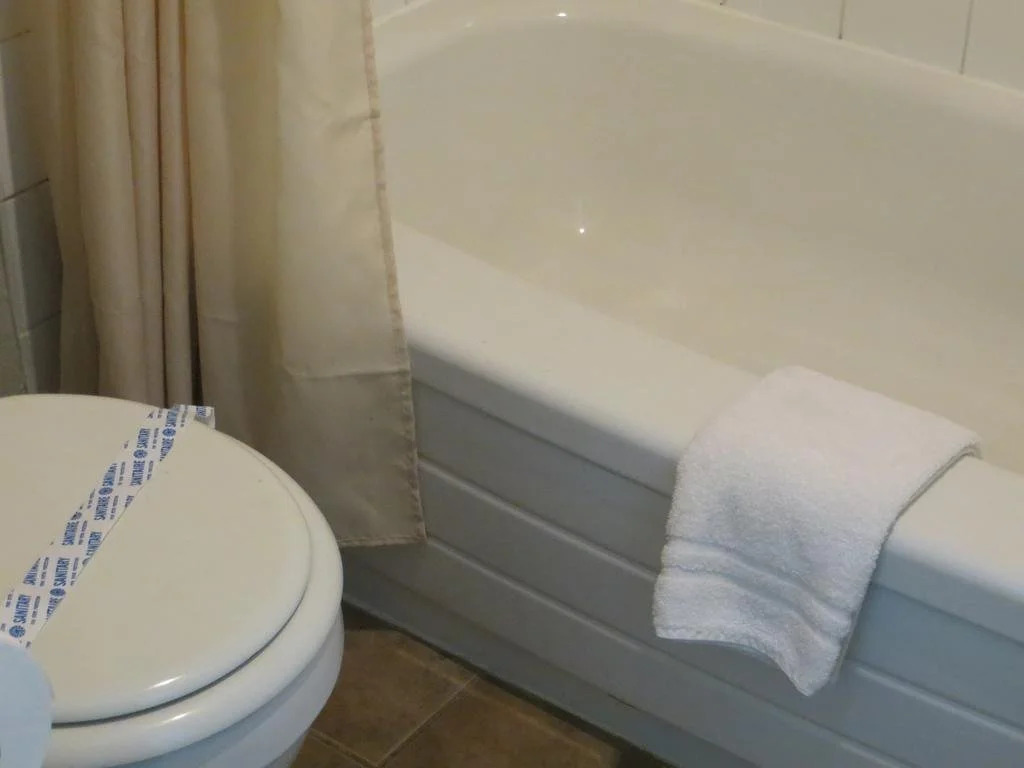 Red Carpet Inn & Suites