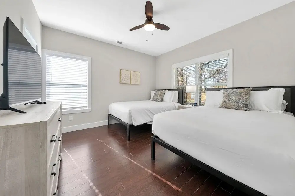 New Luxury Family Friendly Home Centrally Located
