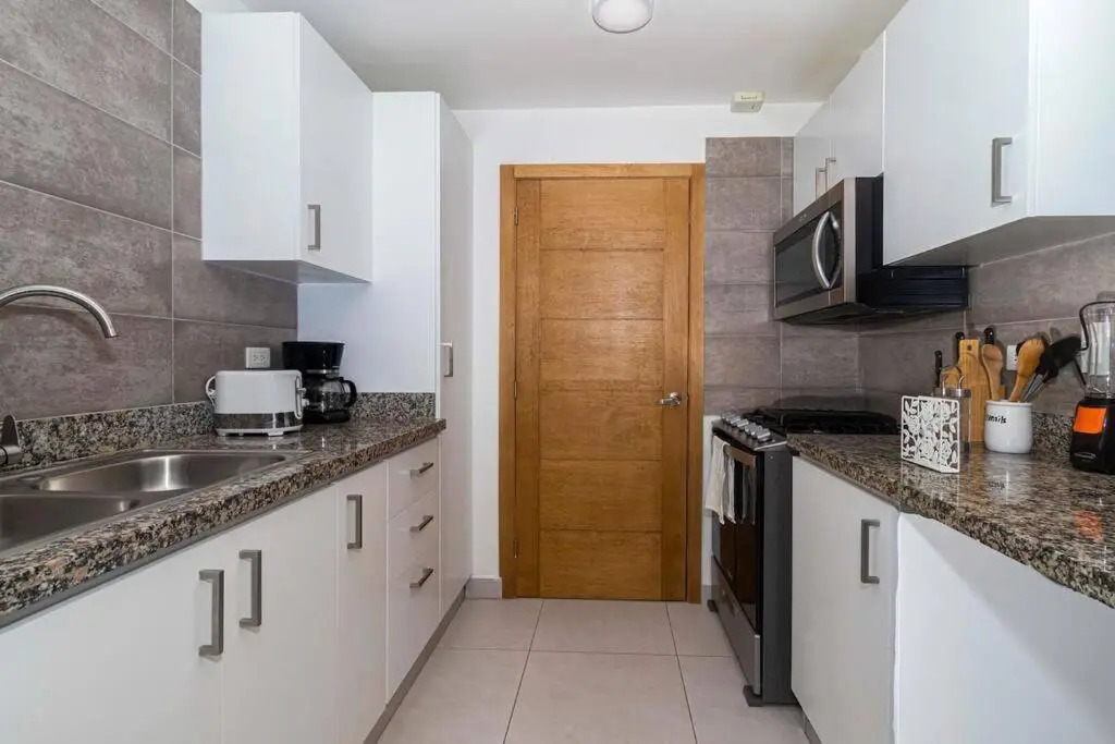 Modern 1BD Downtown+Pool+SmarTVs+BBQ+Gym