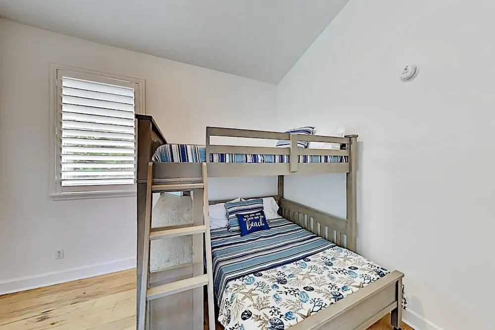 New Listing! Canalside W/ Pool, Walk To Beach 3 Bedroom Home