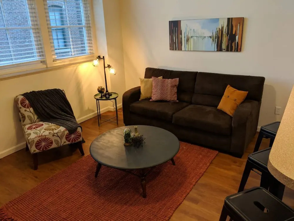 Downtown Indy 2 BR Apt Near Mass Ave by Frontdesk