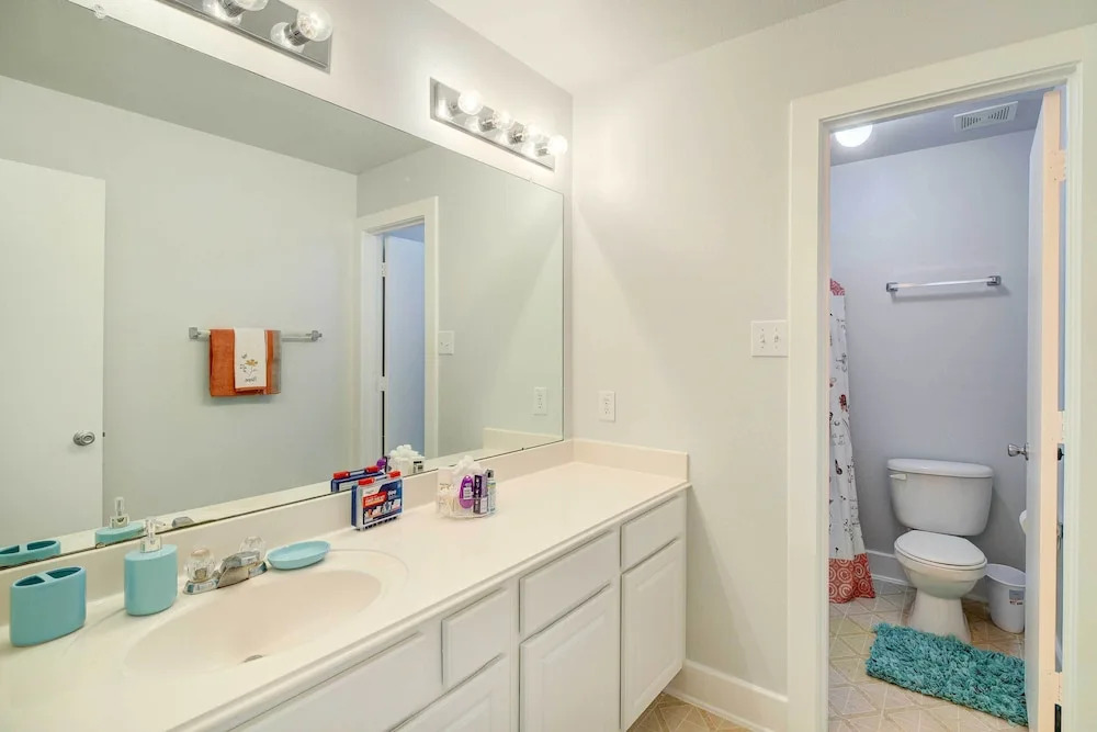 Houston Stay 7 Mi to NRG: Luxe + Group Friendly