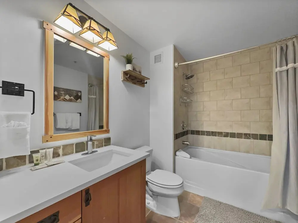 Inviting and Spacious Condo In The Heart of Center Village - PP416 by Redawning
