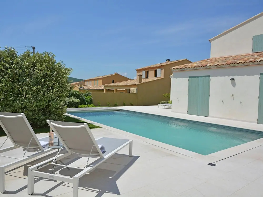 Wonderful Villa in Malaucène with Swimming Pool