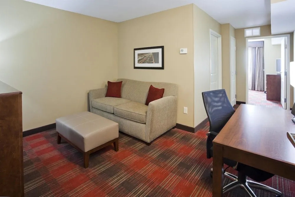Gateway Park Hotel and Suites
