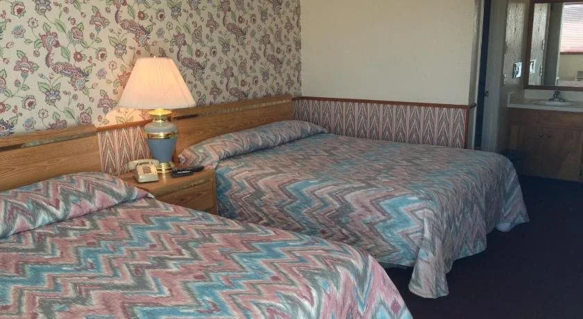 Warrick Plaza Inn