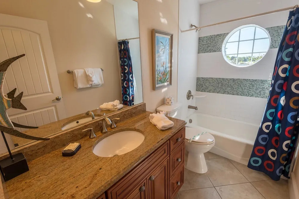 South Seas Apartment 6