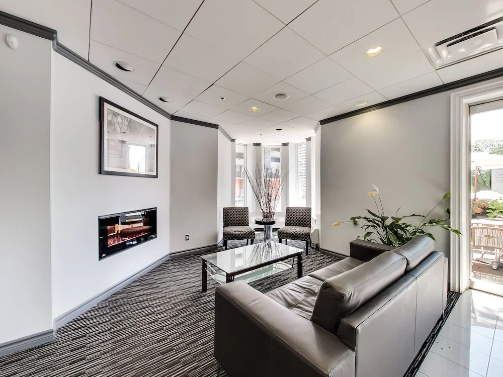 Isabella Hotel & Suites