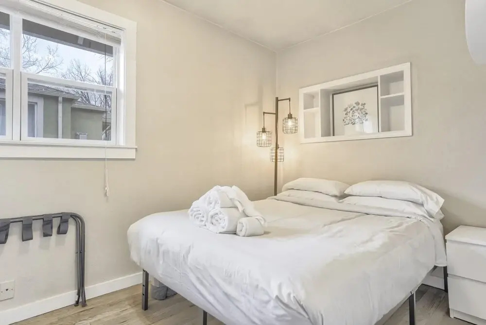 2BR Central Location Big Backyard & Dog Friendly!