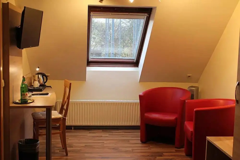 La Maison Hotel - Boardinghouse