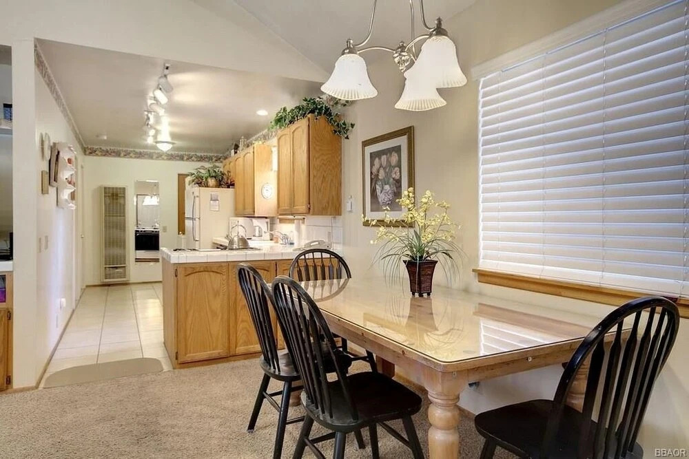 Karin's Cottage - 2br/1ba/walk To Shuttles/wifi/fireplace/fencedyard/barbeque 2 Bedroom Home