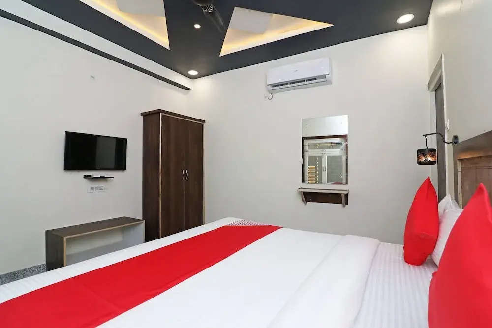 OYO 29423 03 Townhouse Inn