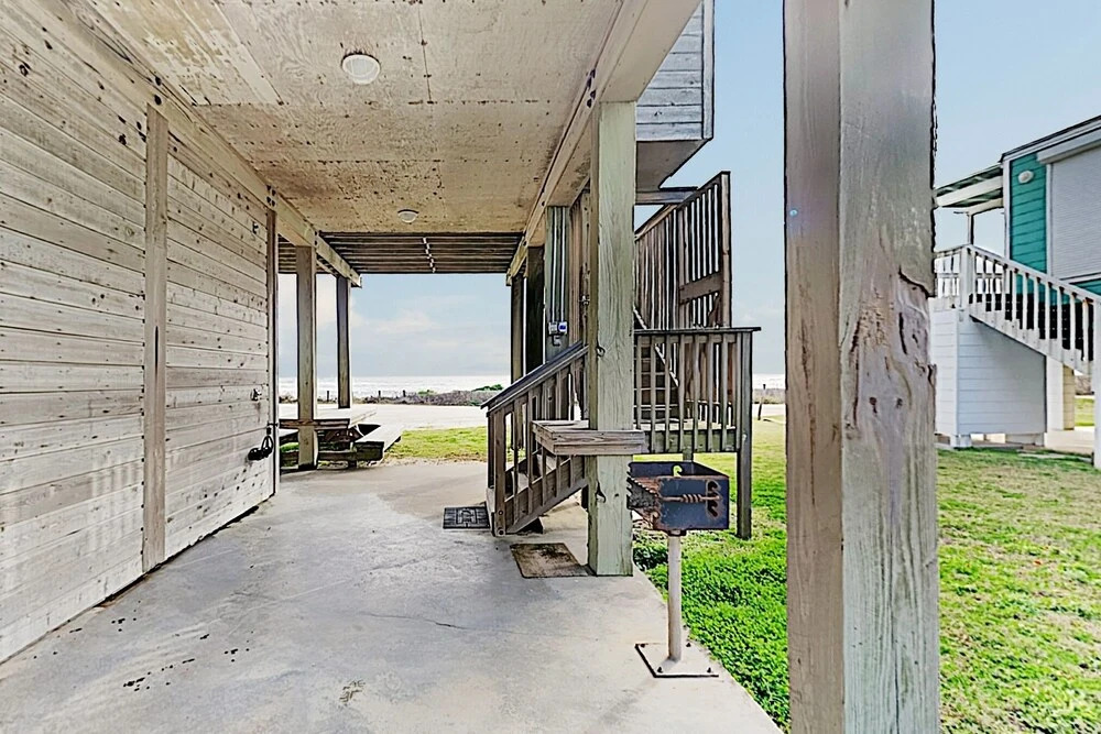 Exquisite Gulf-front W/ Steps To Beach 3 Bedroom Home