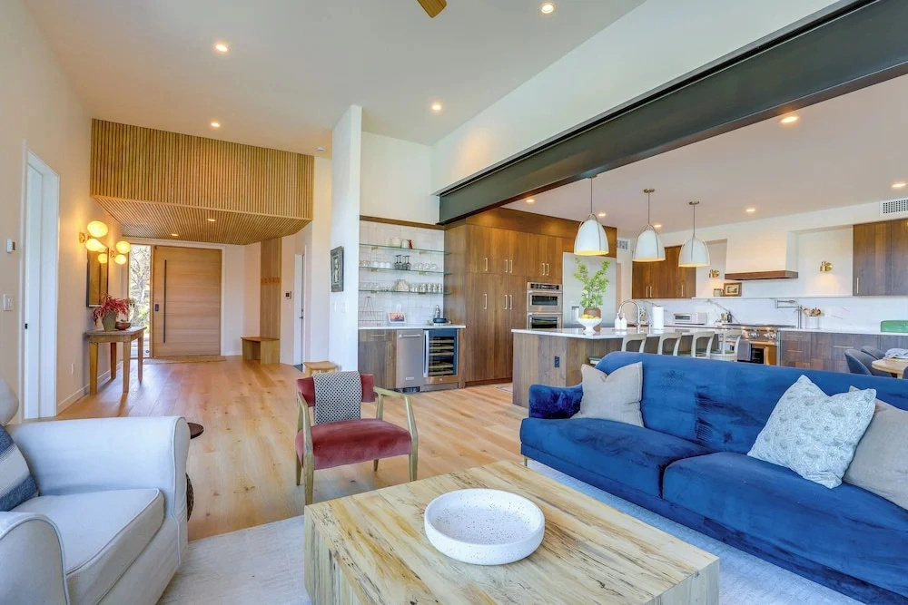 Private Hot Tub! Luxe Hood River Retreat Near Dtwn