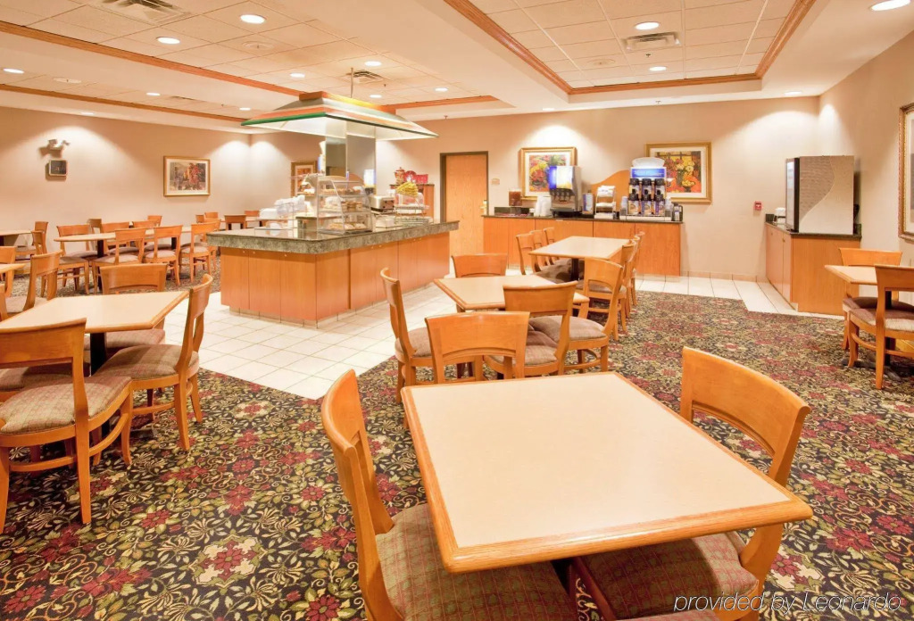 Holiday Inn Express Hotel & Suites Norfolk by IHG