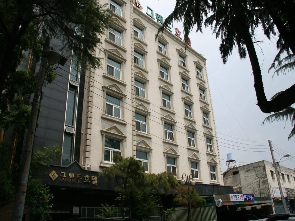 New Grand Hotel