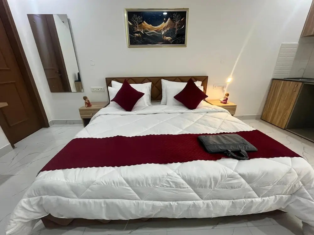 The Lodgers Studio Apartment Sector 52