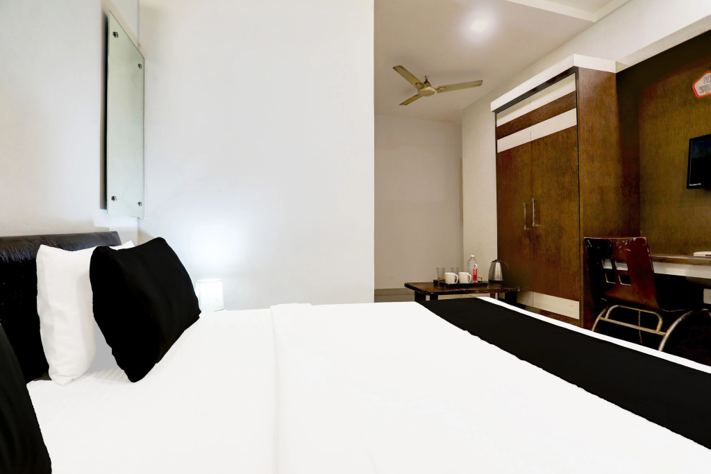 OYO 10454 Hotel Riviera