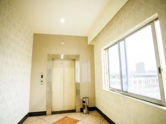 Luchuan Baisheng Business Hotel
