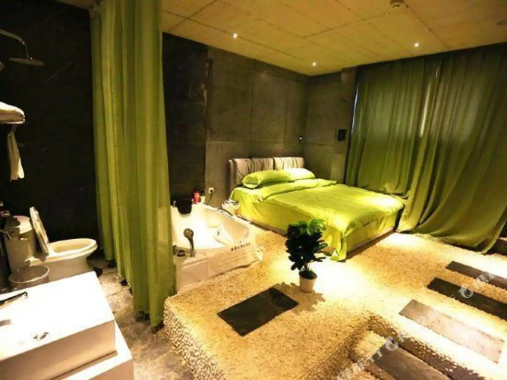 Beijing Vodran Lovers Hotel