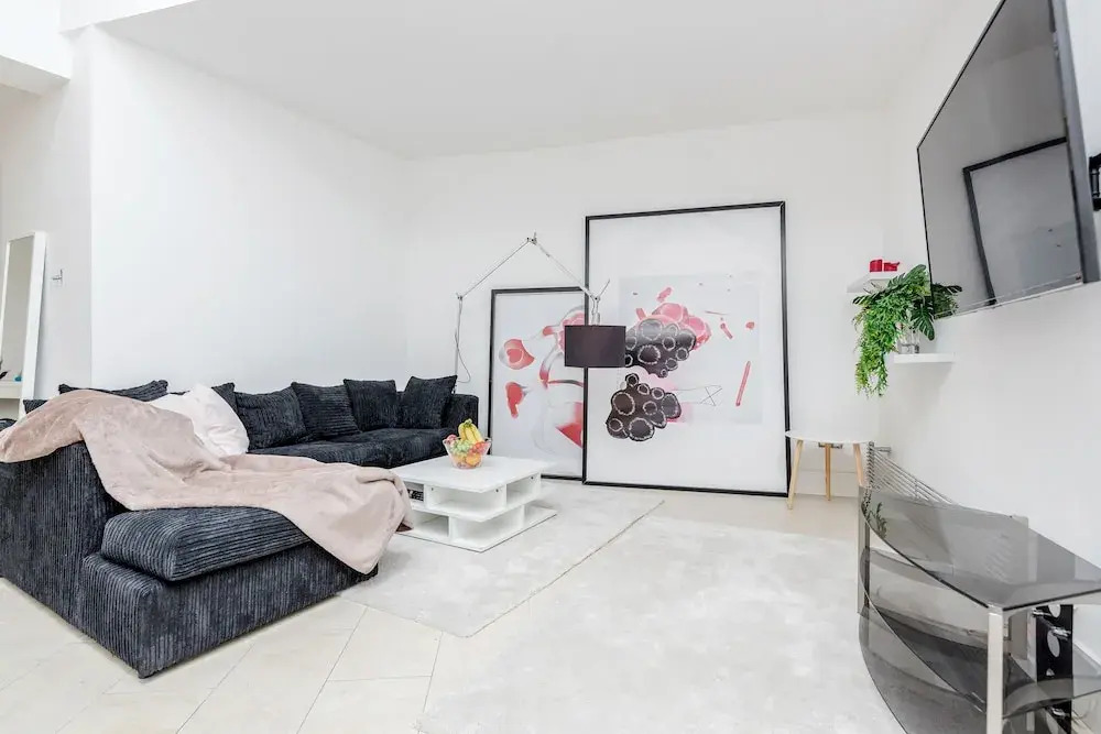 Dashing Duplex Bond Apartment WOOD