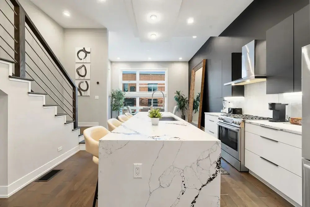 Magnificent NEW Home w 8 Beds Free Parking