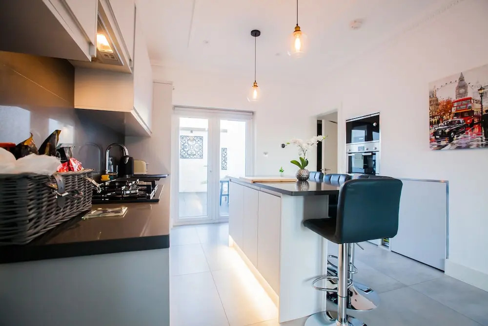 Surbiton Luxury Garden House 19A