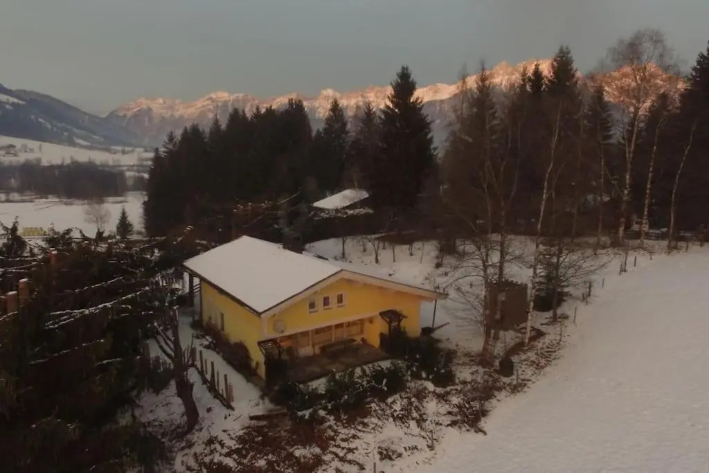 Großes Ferienhaus in ruhiger Lage - WLAN b. 9 Per