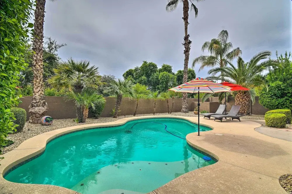 Spacious Surprise Home: 6 Mi to Wildlife World Zoo