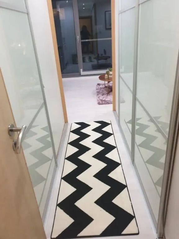 1 Bedroom Apartment, Leeds Stunning & Cosy Find!
