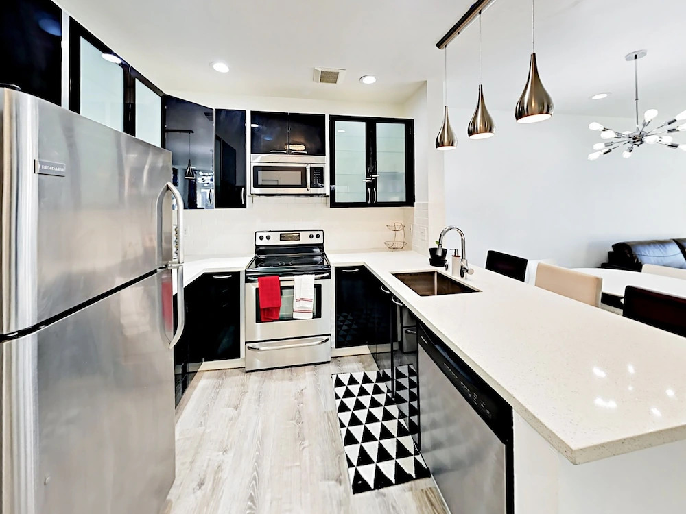 Modern 1br W/ Pool, Spa & Rooftop Deck 1 Bedroom Condo