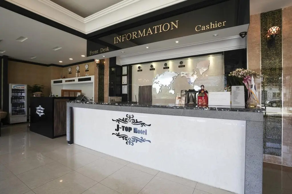 Liv Life Hotel