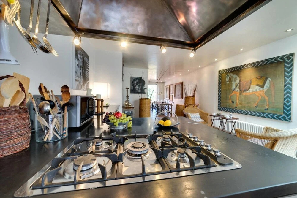 Luxury Art Apt With Terrace in Trastevere, Serviced by Hostmaker