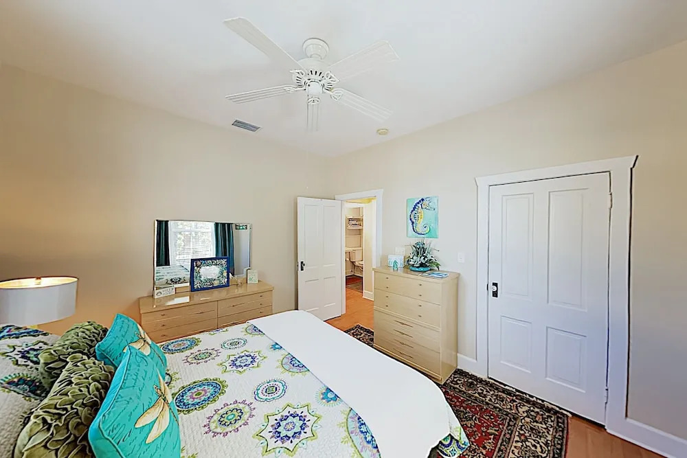 New Listing! the Sea Turtle Inn Uptown Gem 2 Bedroom Home