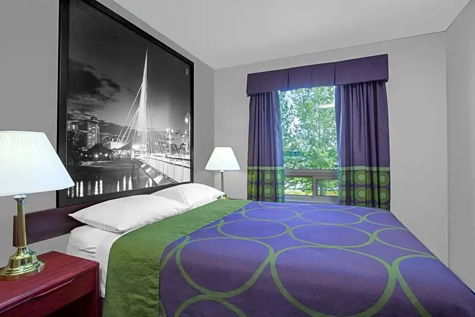 Super 8 by Wyndham Portage La Prairie MB