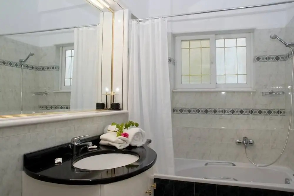 Stylish Flat/ Romantic Sunsets, 300m To The Beach