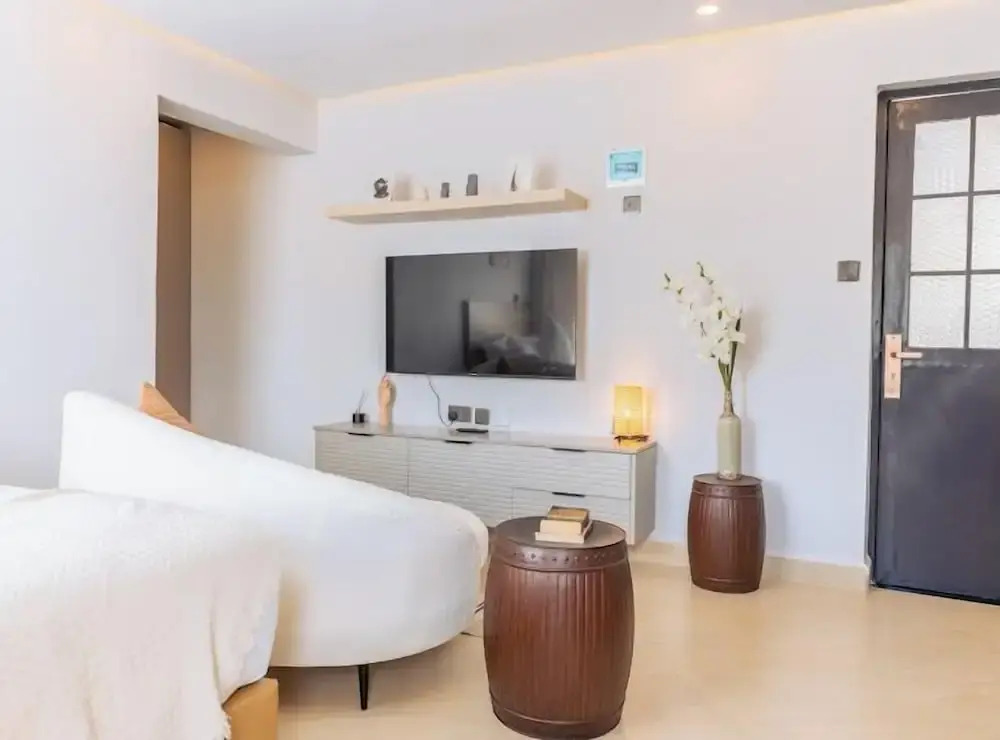 Lux Suites Studio City Apartments