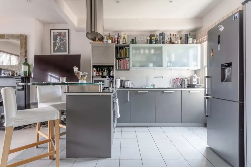 Modern Maisonette Southfields London