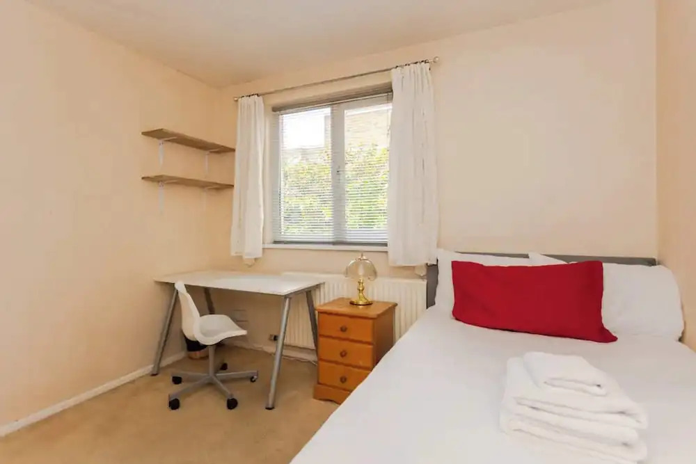 Homely 3 Bedroom House With a Garden