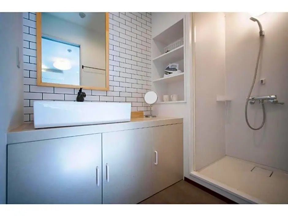Tsubame Hotel Asakusabashi 3 minutes walk from Asakusabashi Station Near Asakusa, Akihabara, and Ueno Cooking utensils and kitchen washing machine available Direct access to Haneda and Narita airports