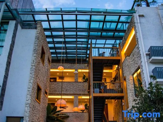 Luyinquan·Dali Yunshui Xiaozhu Seaview Resort Hotel